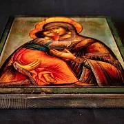 Икона деревянная "Богоматерь Владимирская" — необычный подарок — фотография 2