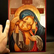 Деревянная икона Богоматери "Не рыдай Мене, Мати" — оригинальный подарок — фотография 1