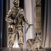 Подарочная бронзовая статуэтка «Пограничник», 140×60×35 мм — фотография 1