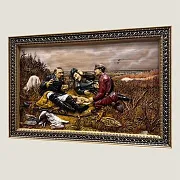 Резная картина «Охотники на привале» 40×60 см — необычный подарок — фотография 3