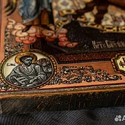 Икона с ковчегом "Иисус с Евангелистами и Архангел в подарок — фотография 6