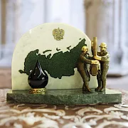 Бронзовый сувенир «Российская добыча нефти» на камне — оригинальный подарок — фотография 1