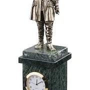 Настольные часы «Пётр I» на змеевике — необычный подарок — фотография 4