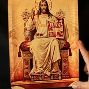 Авторская икона "Вседержитель на троне" — красивый подарок — фотография 1