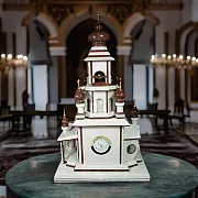 Каминные часы «Церковь» из лемезита и мрамора — оригинальный подарок — фотография 1