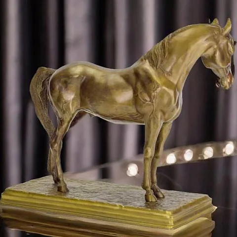 Скульптура «Грустная лошадь» — красивый подарок