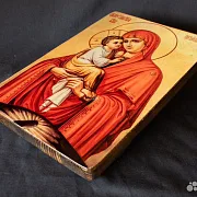 Подарочная икона деревянная "Богоматерь Почаевская" — фотография 5